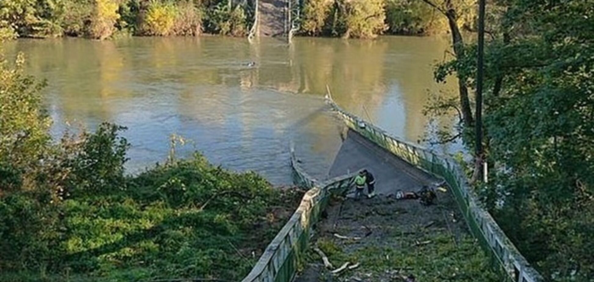 Во Франции рухнул мост