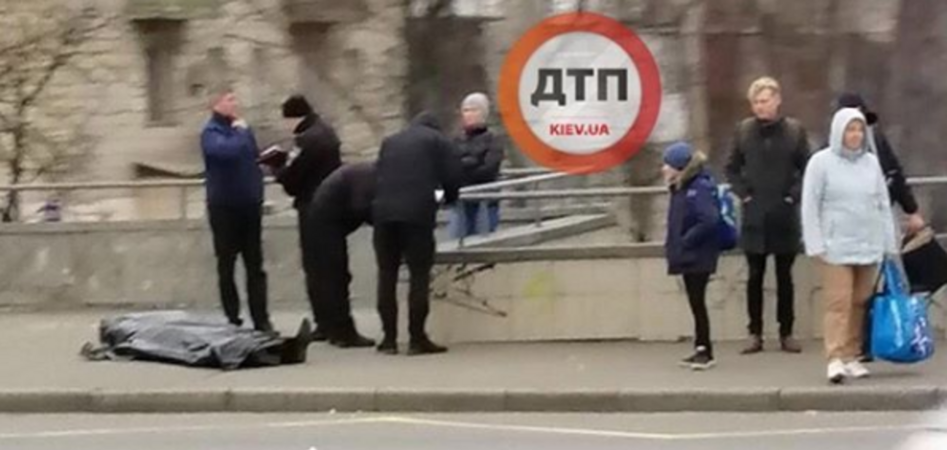 У Києві на вулиці виявили труп