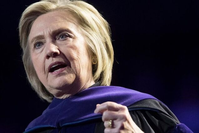 Начал разваливаться: с самолетом Хиллари Клинтон случилось ЧП в небе