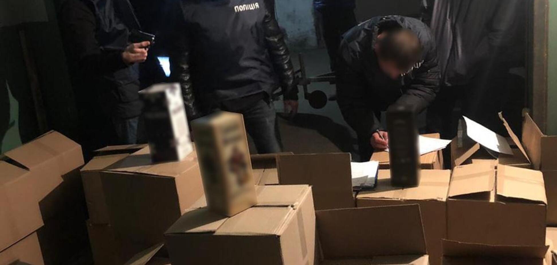 300 ящиків 'елітки': в Черкасах поліція 'накрила' продавців контрафактного алкоголю