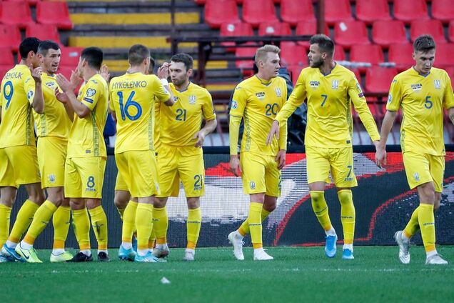 Украинский флаг над 'Газпромом': опубликовано знаковое фото с матча Сербия – Украина