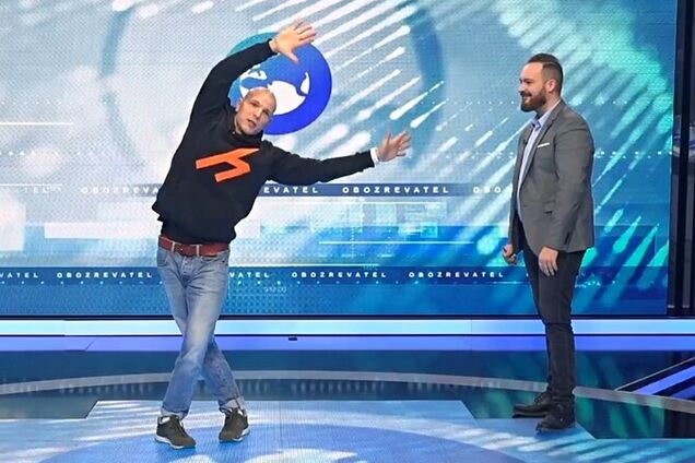 Фітнес в офісі: відомий тренер показав ефективний комплекс вправ