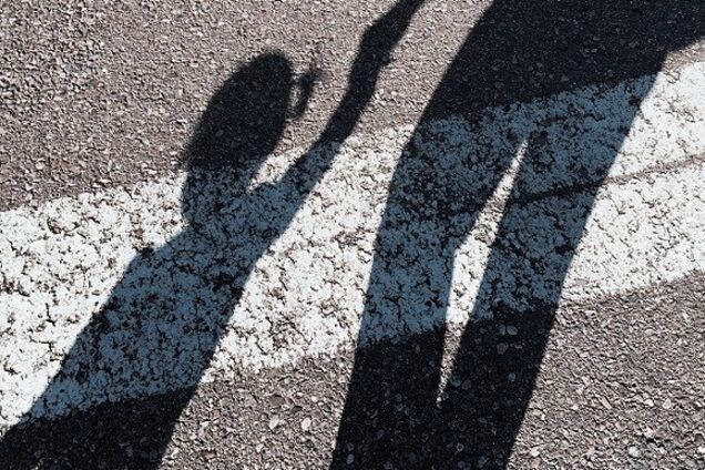 На пішохідному переході: під Одесою дівчина на джипі збила двох дітей