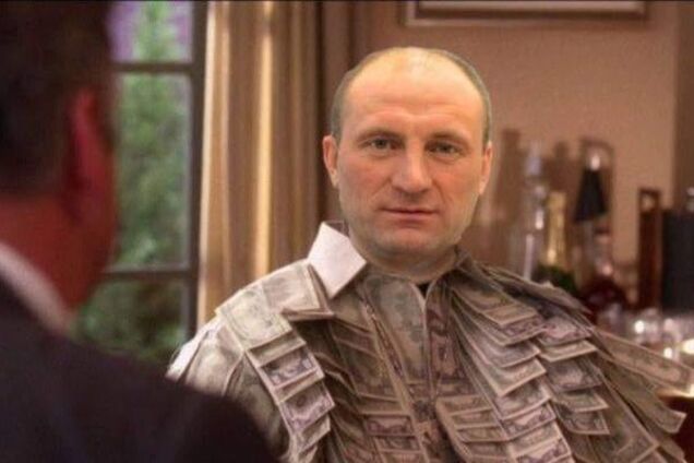 'Меняет доллары!' В Черкассах подловили фейкового мэра. Фото