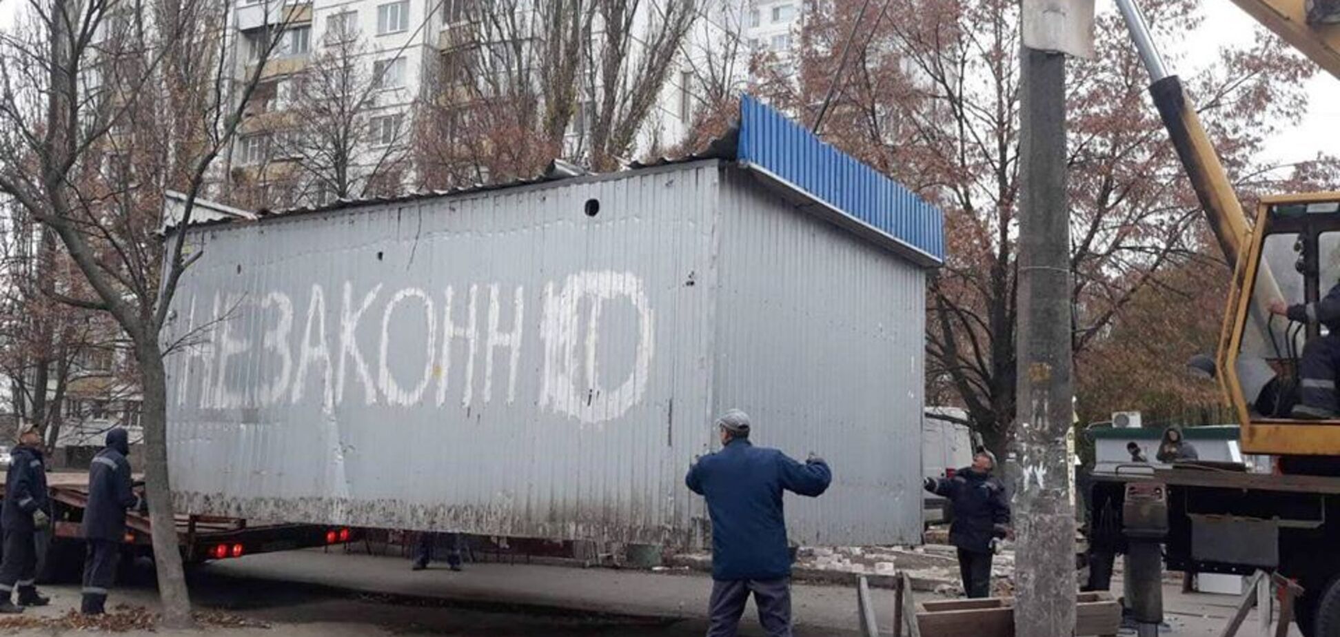В Киеве начали массово сносить МАФы