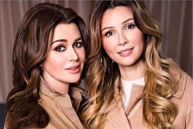 В эффектном платье с декольте: дочь онкобольной Заворотнюк показала новое фото