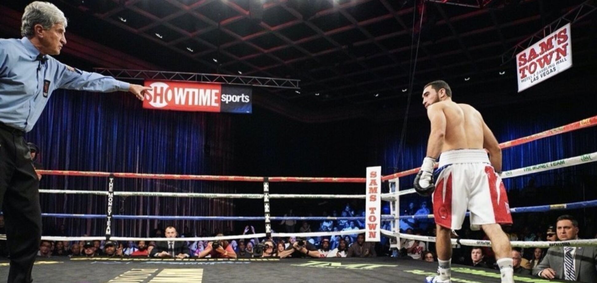 Непобедимый боксер победил убийственным нокаутом на 21-й секунде