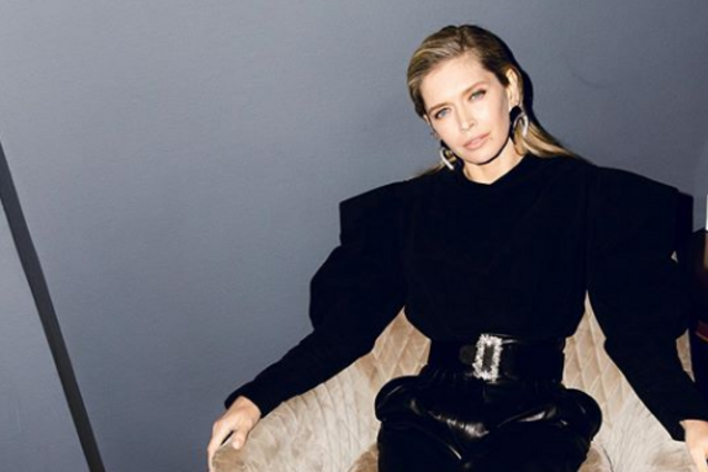 'Понесло бабулю': Брежнева в латексе вызвала споры из-за пошлого танца