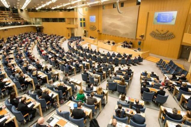 Україні на замітку. Немає особистого транспорту, пільг і помічників: як живуть депутати в Швеції