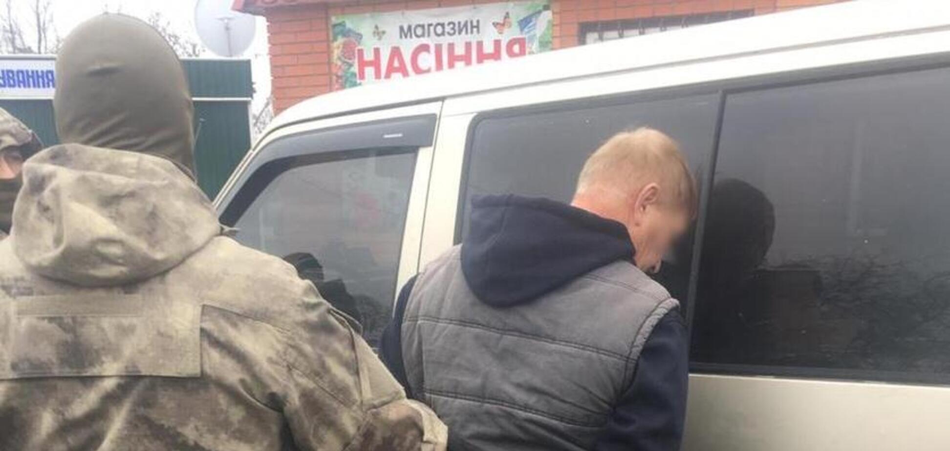На Київщині чоловік із пістолетом напав на поліцейських