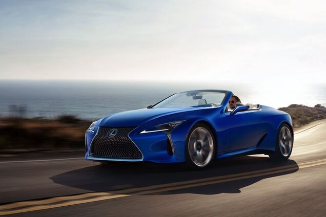 Купе Lexus лишили крыши: первые фото стильного кабриолета