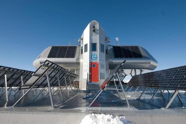 Ученые показали, как в Антарктиде выживает уникальная станция на 'зеленой' энергии: фото и видео