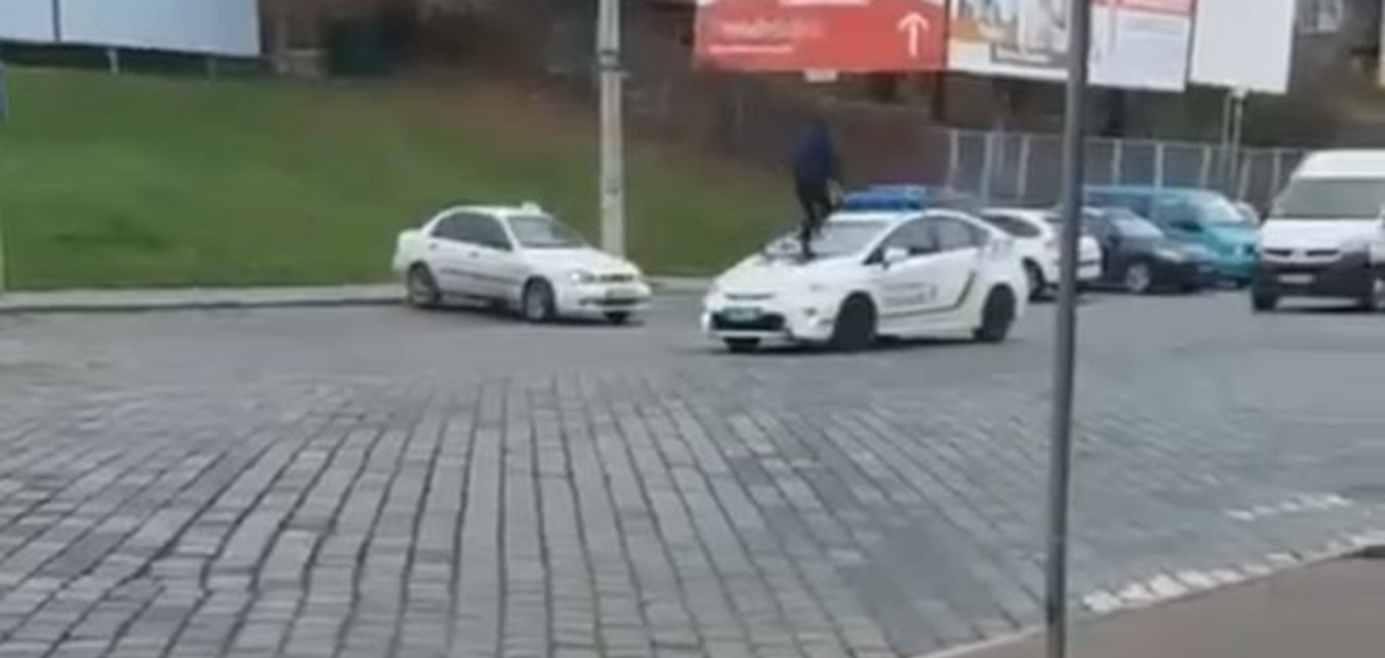 Пробежать по машине полиции: украинских школьников захватила новая опасная игра