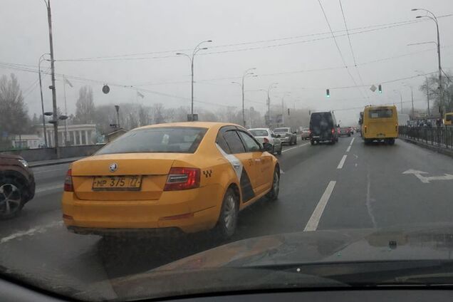 "Янукович під прикриттям!" У Києві помітили заборонене російське таксі