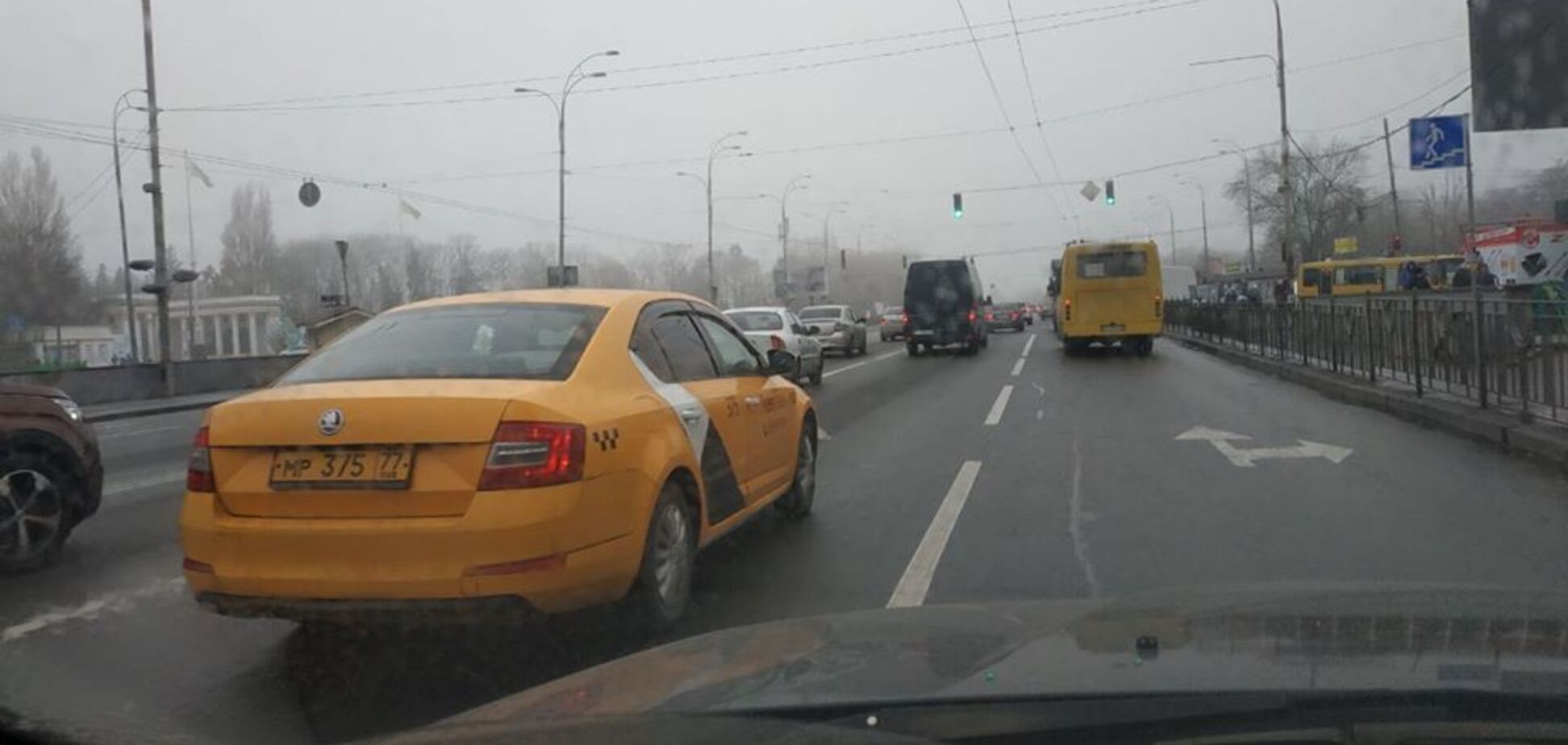 У Києві помітили заборонене російське таксі