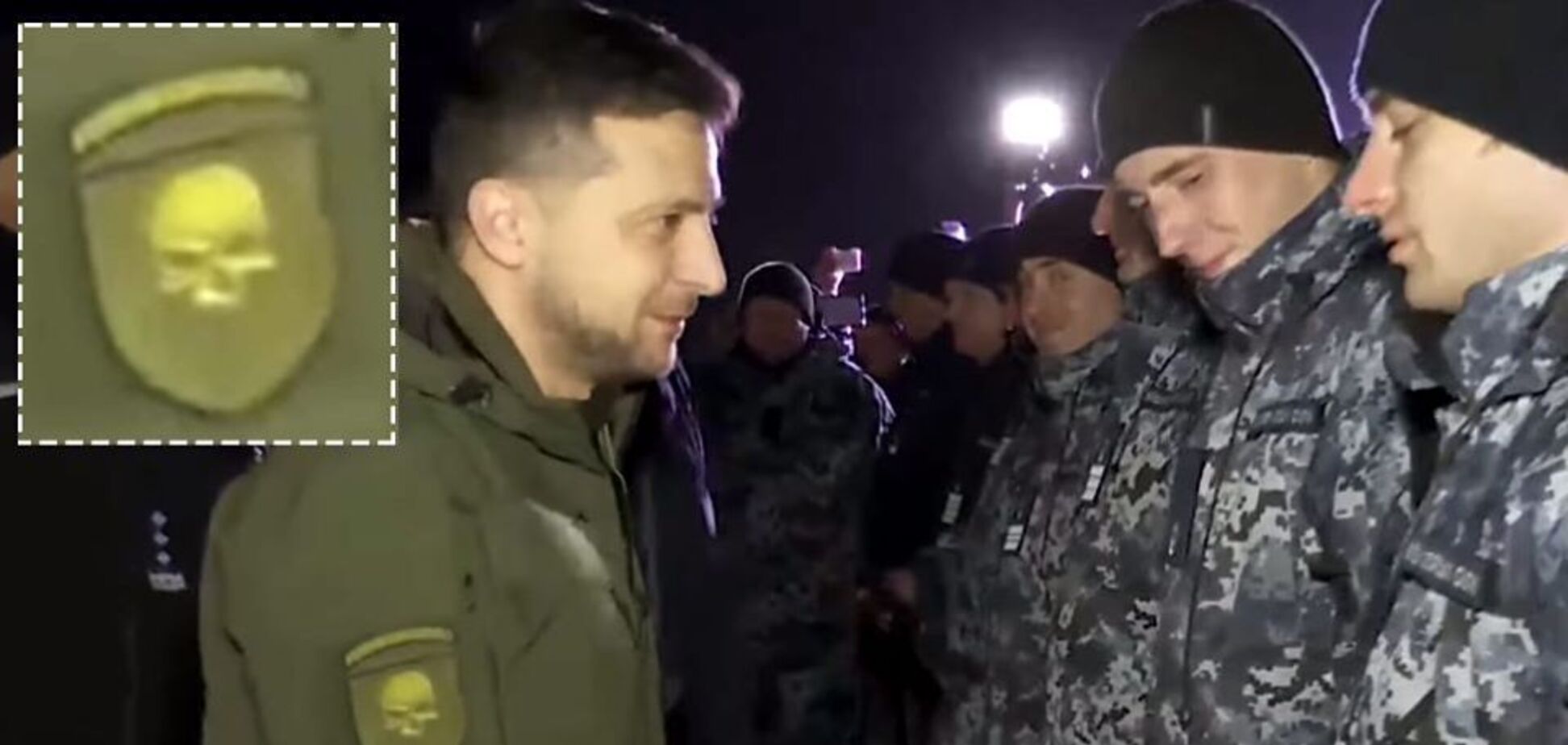 'Печально!' Украинцы высмеяли наряд Зеленского на встрече кораблей
