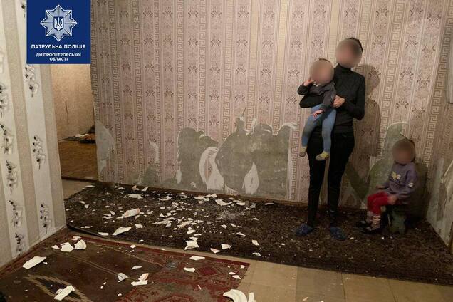 Голод, бруд і хробаки у ванній: у Дніпрі знайшли 'дітей-мауглі'. Фото