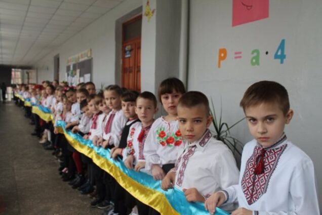 Министерка образования призвала учителей присоединиться к празднованию Дня достоинства и свободы