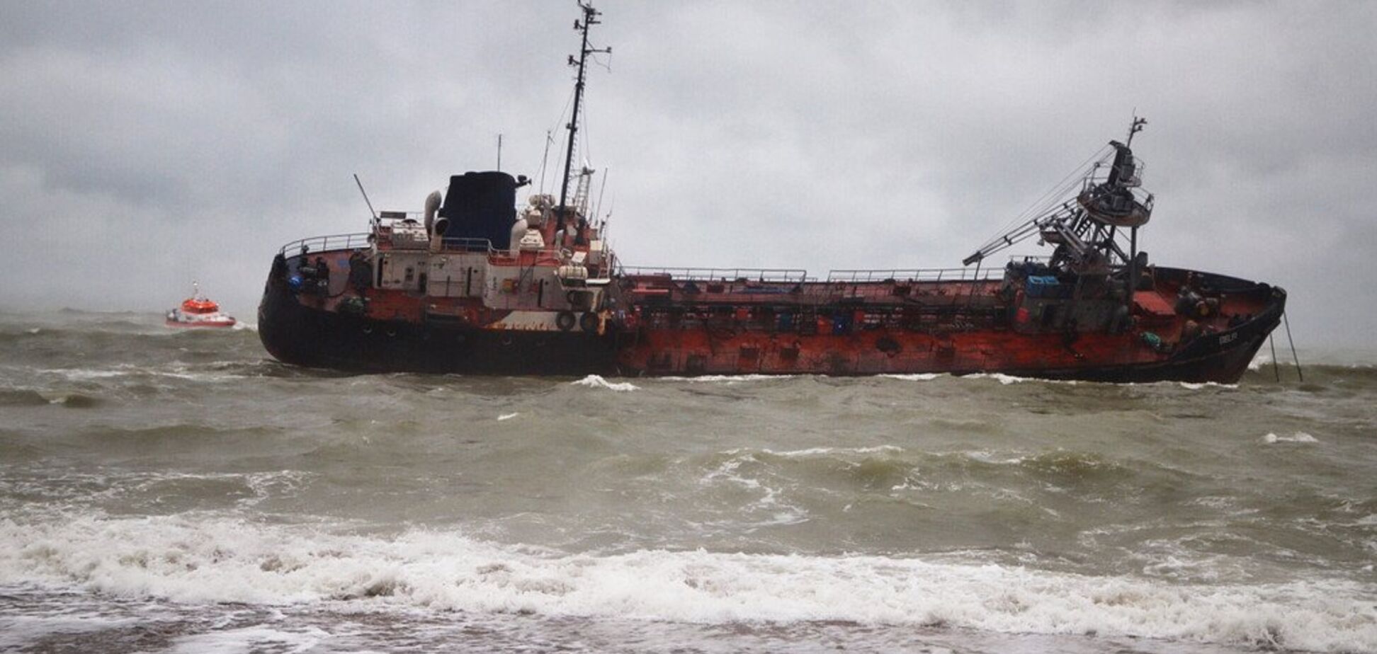 Отказались покинуть корабль: всплыл скандальный нюанс о танкере 'Делфи' в Одессе