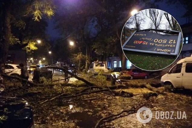 Шторм у Одесі: буря другий день трощить дерева й ламає багатотонні білборди. Фото