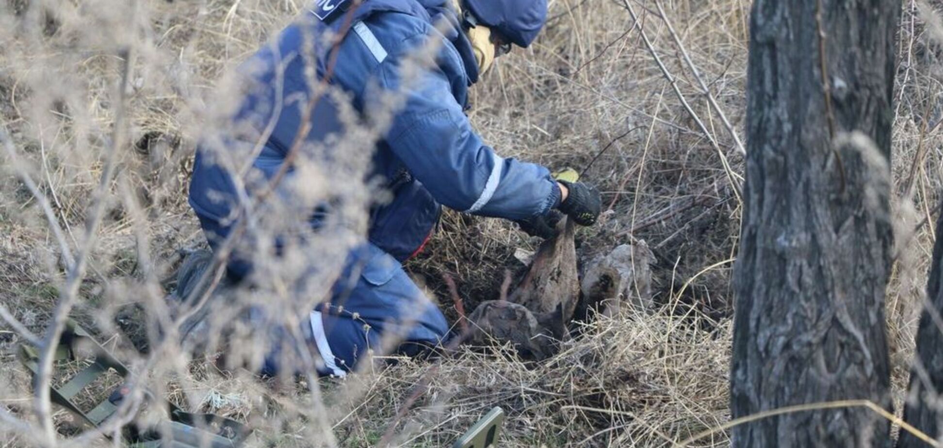 Разведение сил: спасатели показали, что происходит в Петровском. Фото