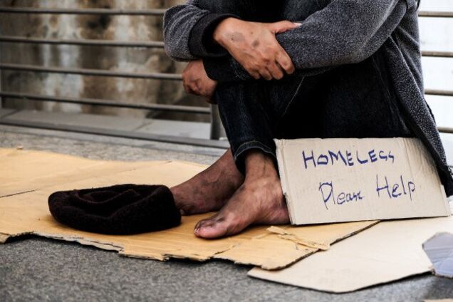 Живе на вулиці і жебракує: на Дніпропетровщині шукають притулок для молодого бездомного