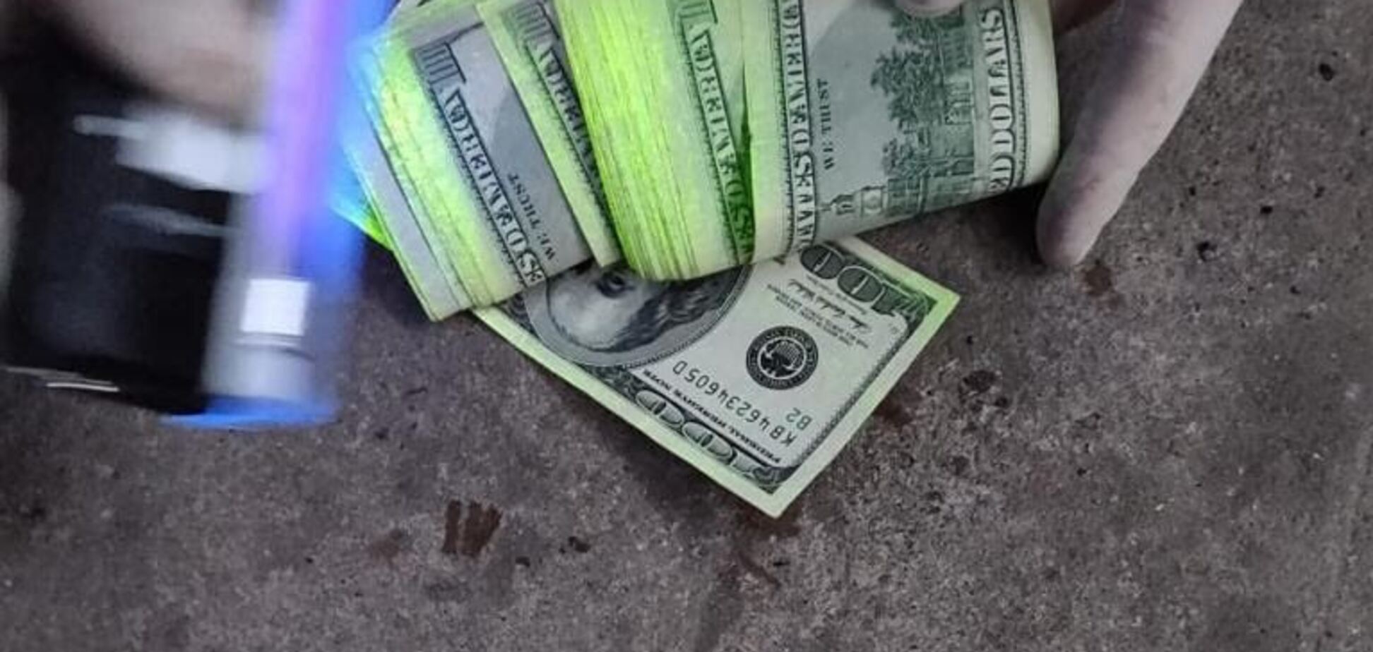 Вимагав $3000: СБУ затримала поліцейського на Волині