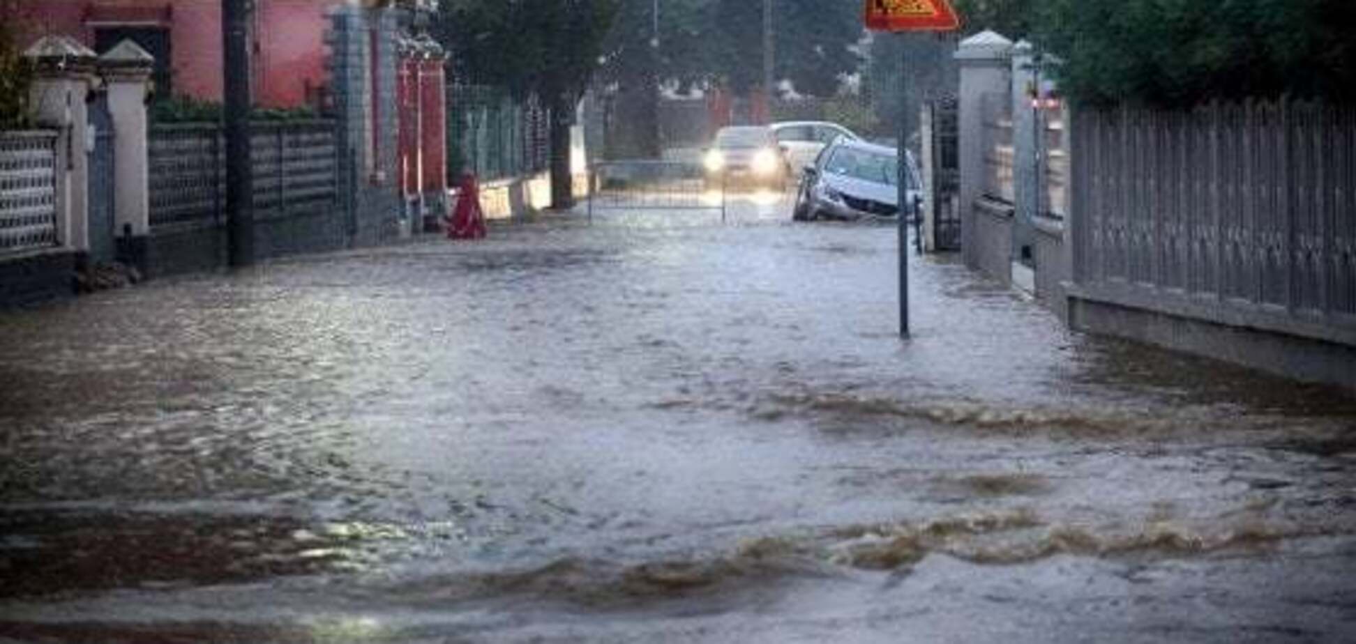 Міста в Італії пішли під воду: фото і відео потопу