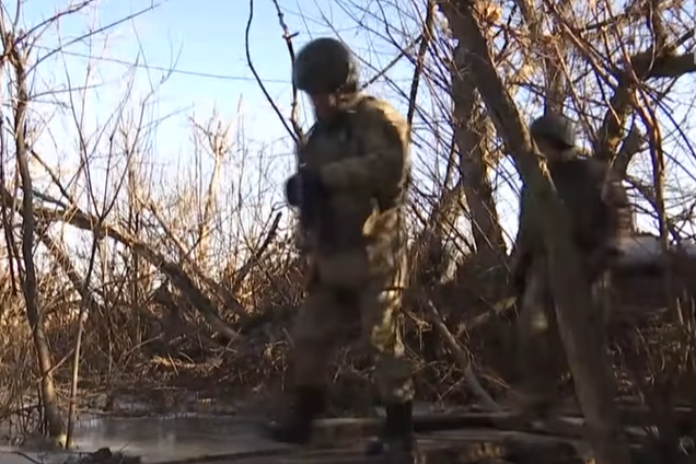 Оторвало ухо и разнесло пальцы: снайпера Путина устроили ад на Донбассе. Видео
