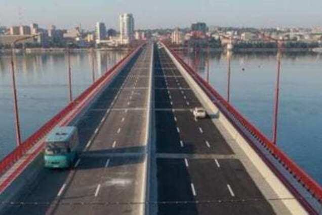 'Вийдіть геть!': справа мосту у Дніпрі знову опинилася у центрі скандалу