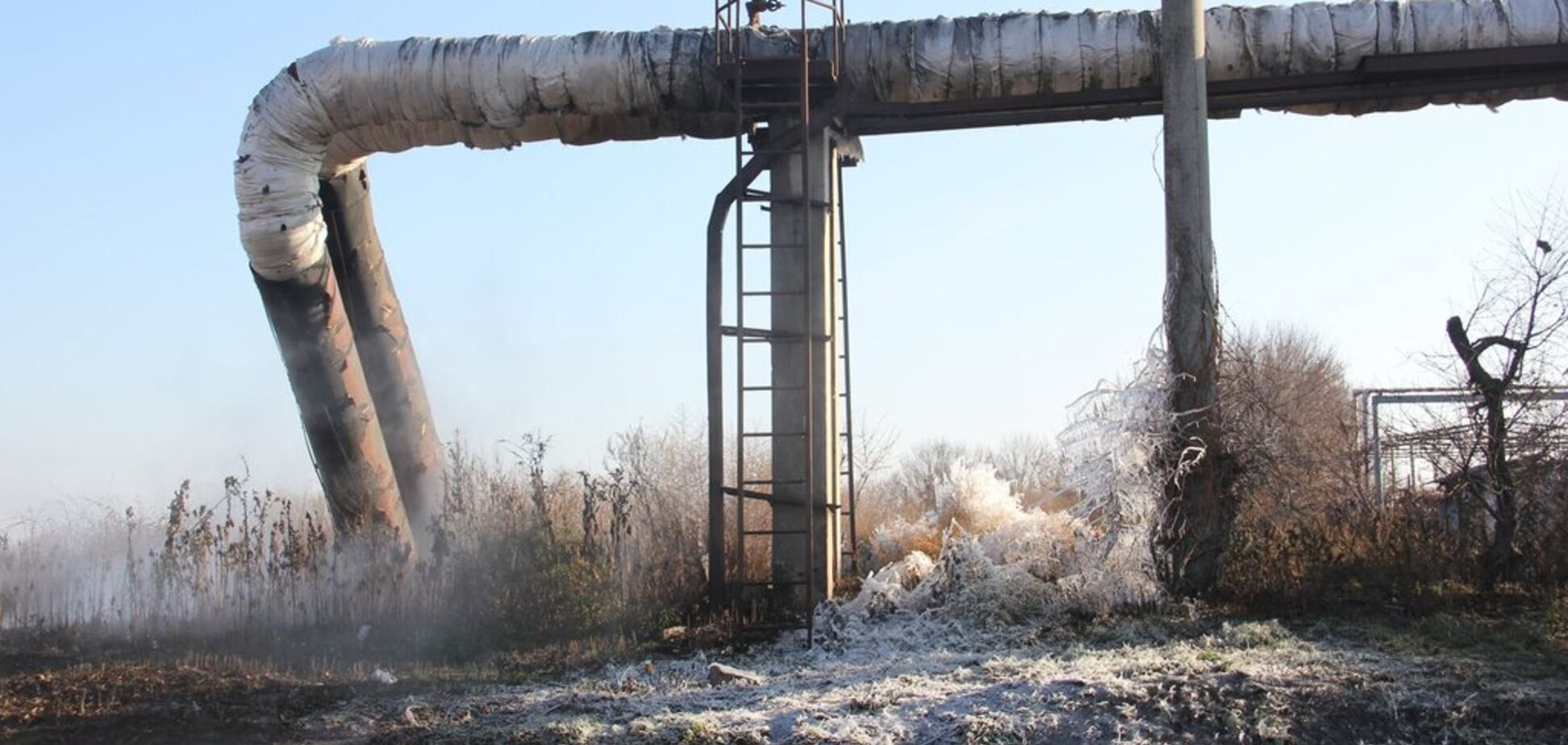 Деньги – на ветер: в Черкассах двое суток бил фонтан горячей воды. Фото