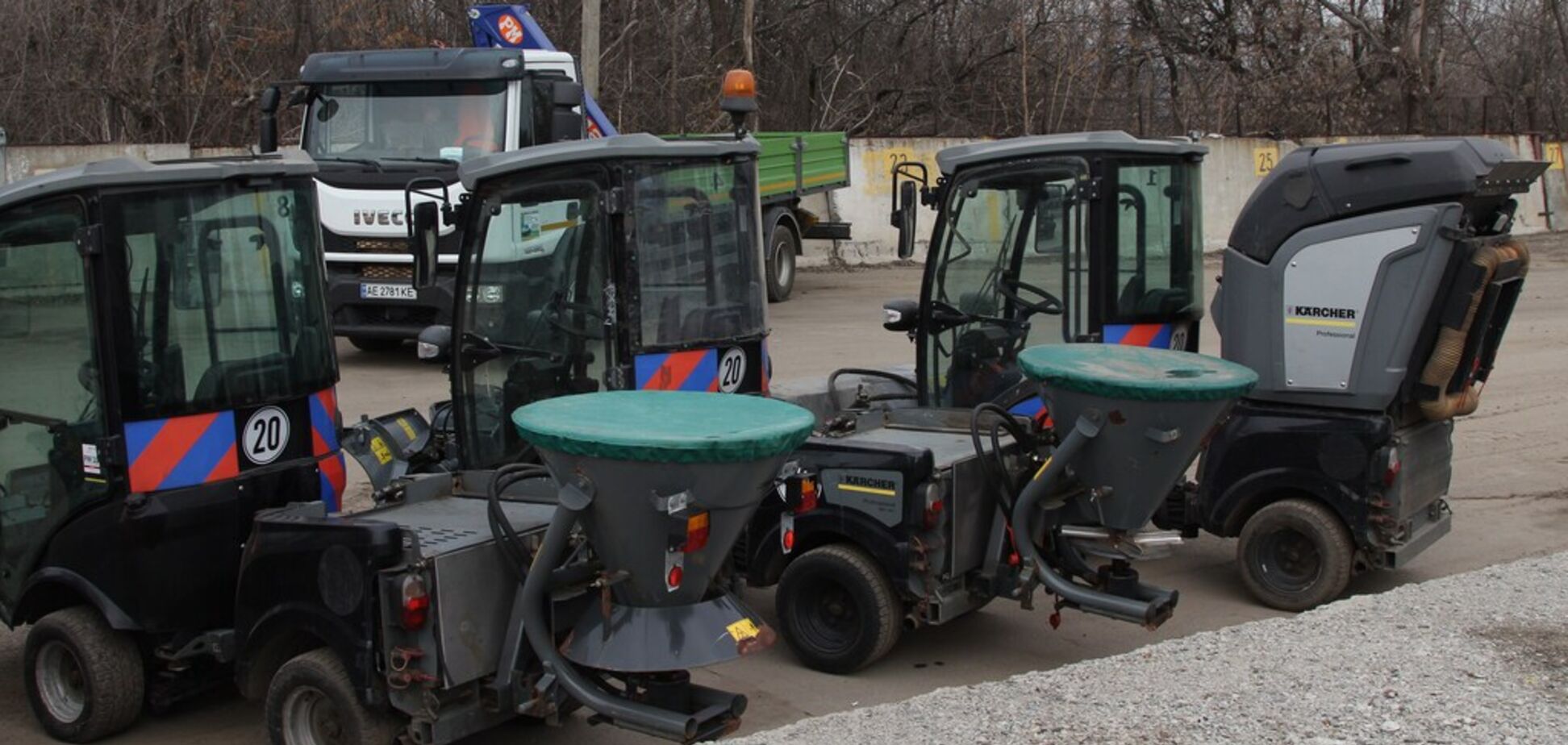 В Днепре уже подготовили спецтехнику для зимней уборки
