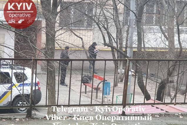 В Киеве нашли труп полуголого мужчины
