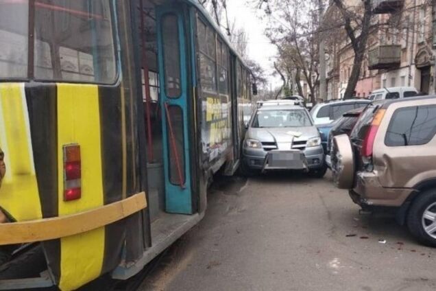 Автохам заблокував рух трамваїв у Одесі