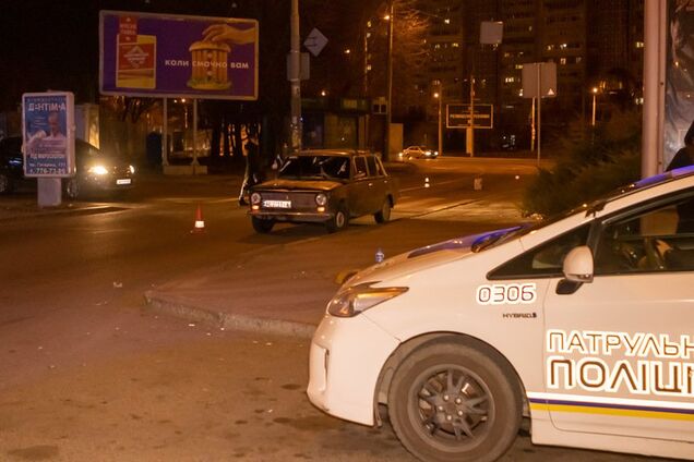 Йшов по 'зебрі': в Дніпрі біля ТРЦ 'Дафі' збили 19-річного хлопця