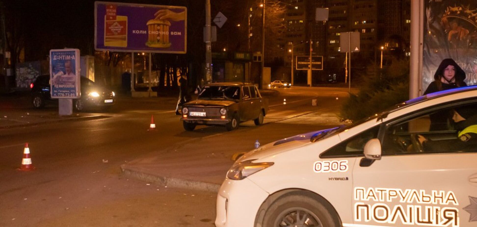 Шел по 'зебре': в Днепре возле ТРЦ 'Дафи' сбили 19-летнего парня