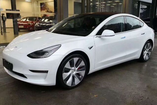 Tesla показала экстремальные испытания своего электрокара в Китае: видео