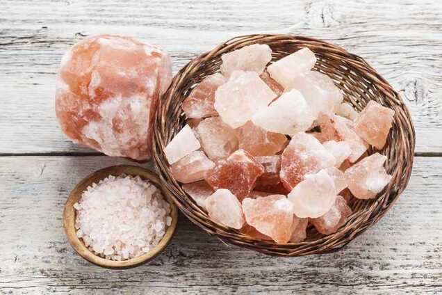 Снимаем розовые очки: диетолог развеяла популярный миф о гималайской соли