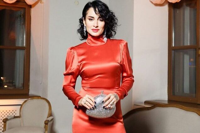 С чем сочетать красные брюки: модный пример от Тины Канделаки