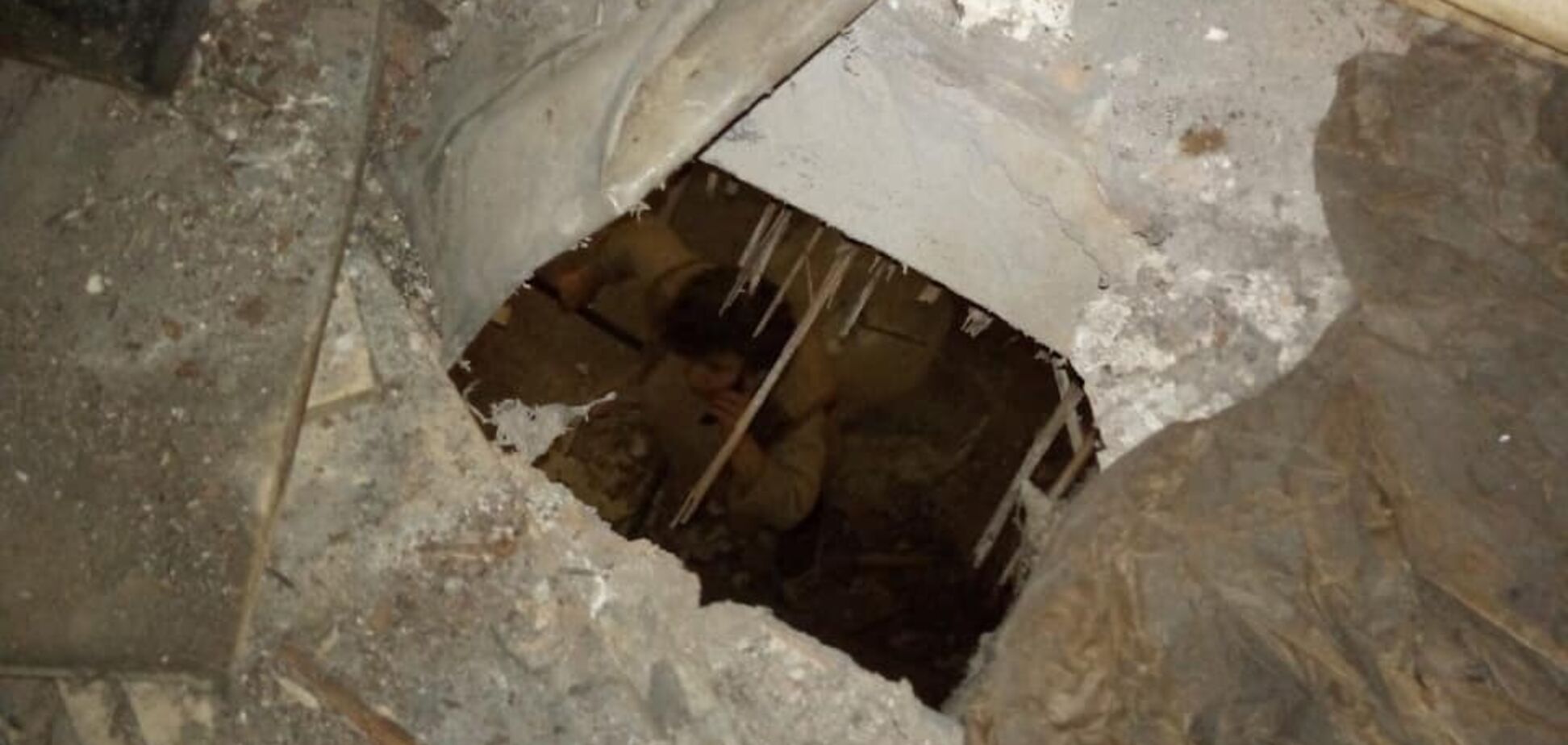 У житловому будинку Львова обвалилося перекриття: фото жахнули мережу