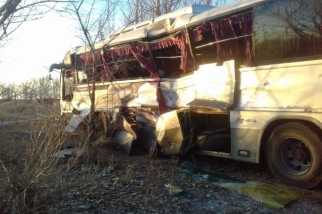 У Росії потяг протаранив автобус із пасажирами: багато постраждалих. Фото і відео