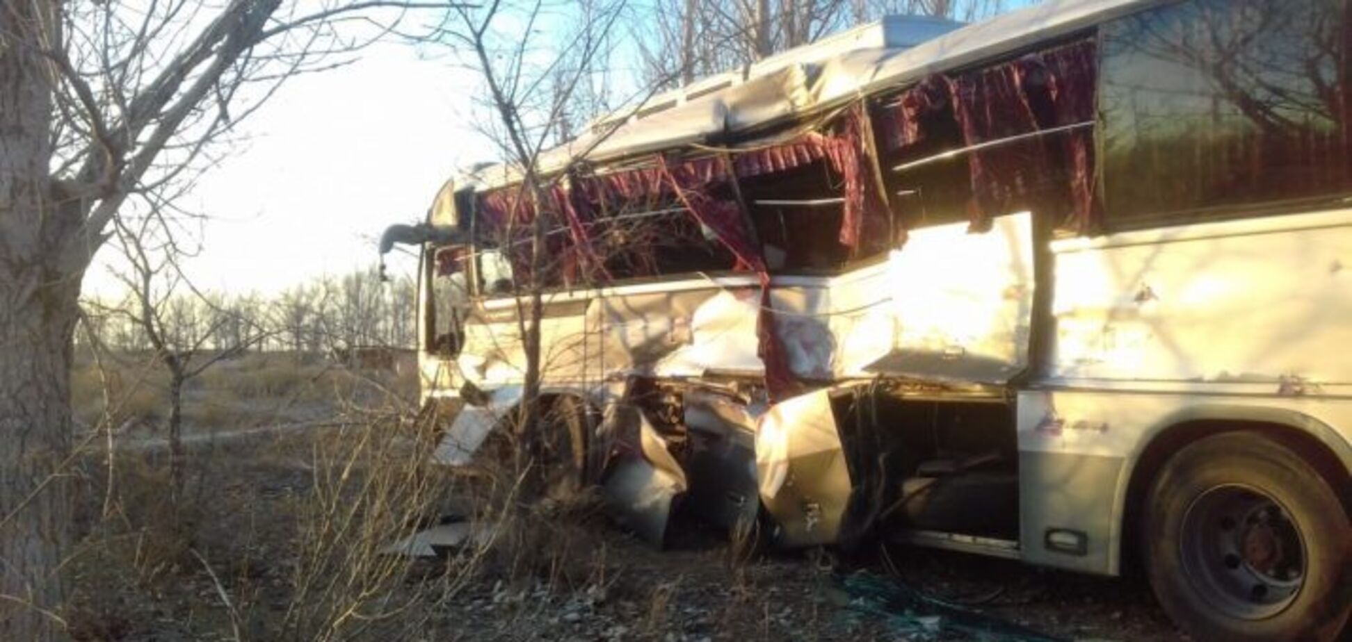 В России поезд протаранил автобус с пассажирами: много пострадавших. Фото и видео