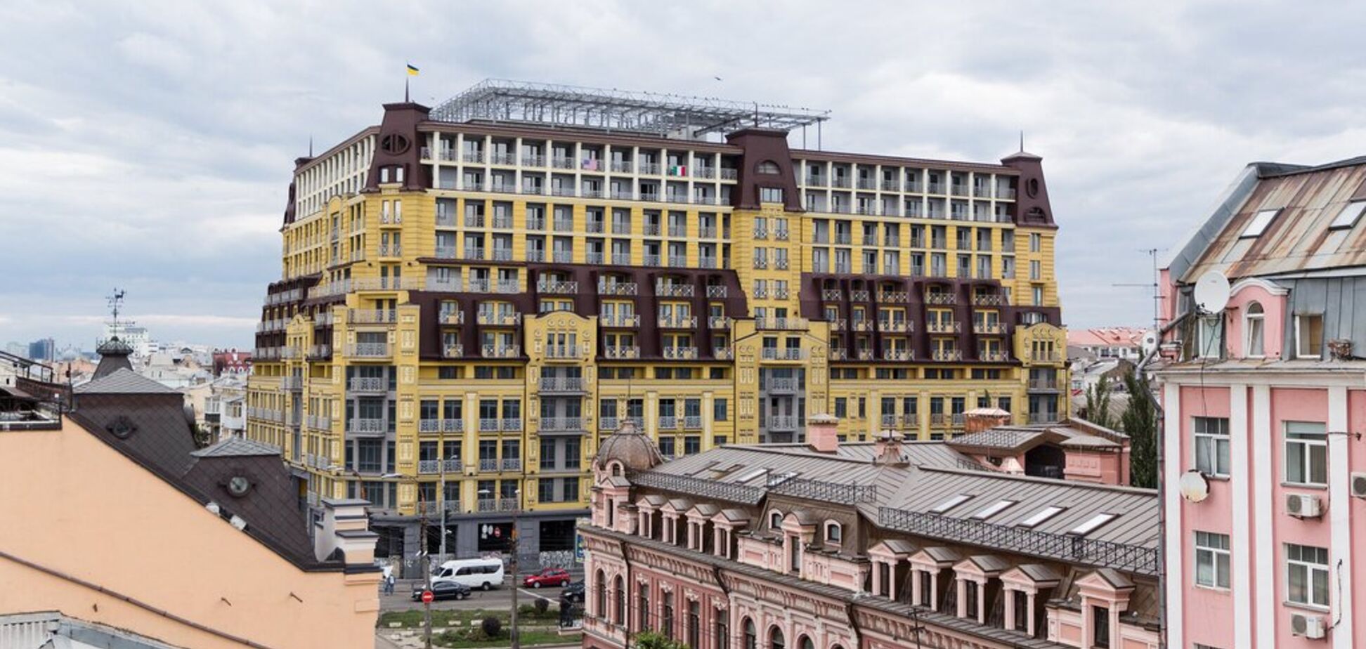 В Киеве суд разрешил снести лишние этажи 'дома-монстра'