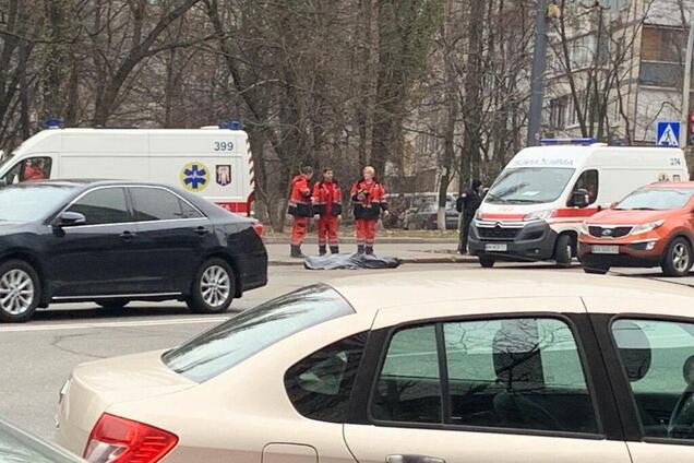 В Киеве посреди улицы обнаружили труп
