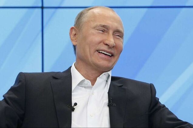 Боится народа: Путин оконфузился на церемонии в России