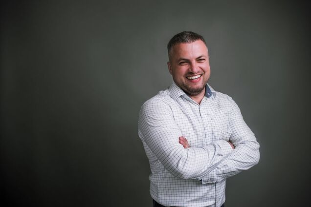 'Он плюнул мне в лицо!' Еще один 'слуга народа' признался в судимости