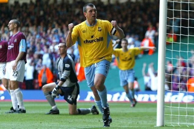 Відомий футболіст мастурбував у фургоні перед 16-річною дівчинкою