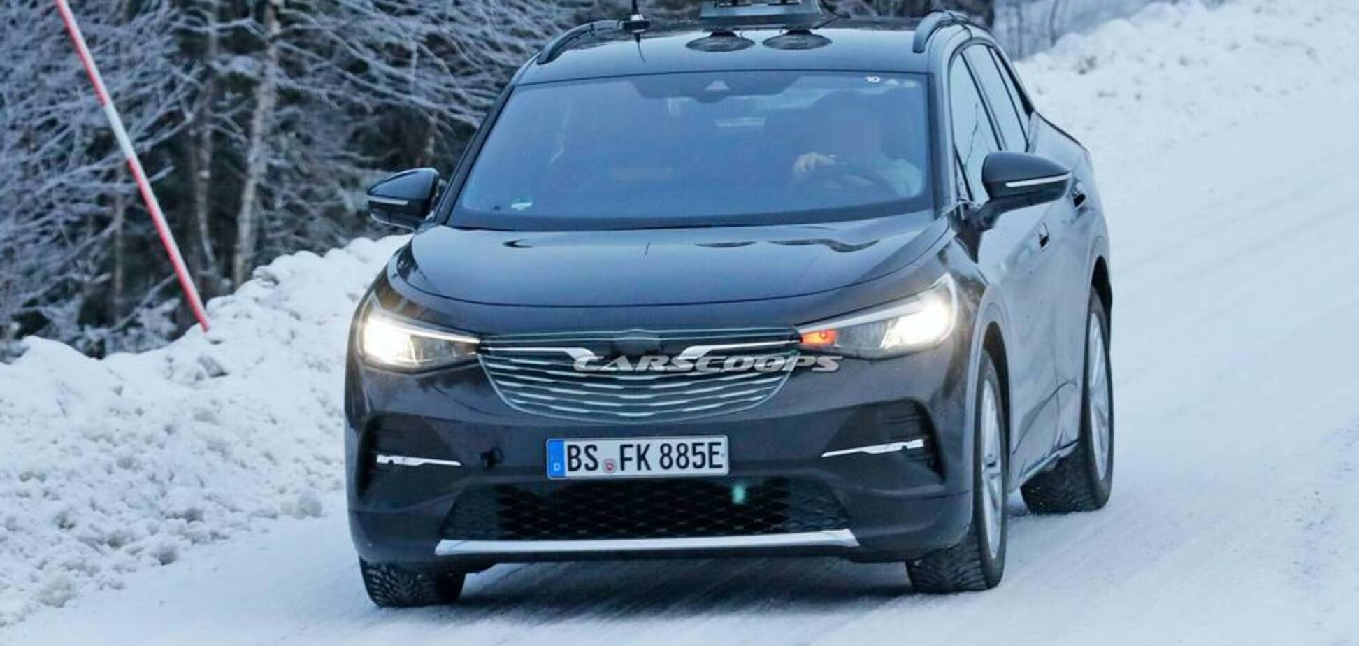 Виверт не вдався: в закамуфльованому Opel впізнали електричний Volkswagen