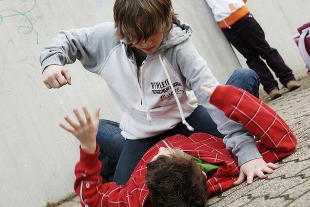 У Кривому Розі школярі влаштували серйозну бійку через вчительку