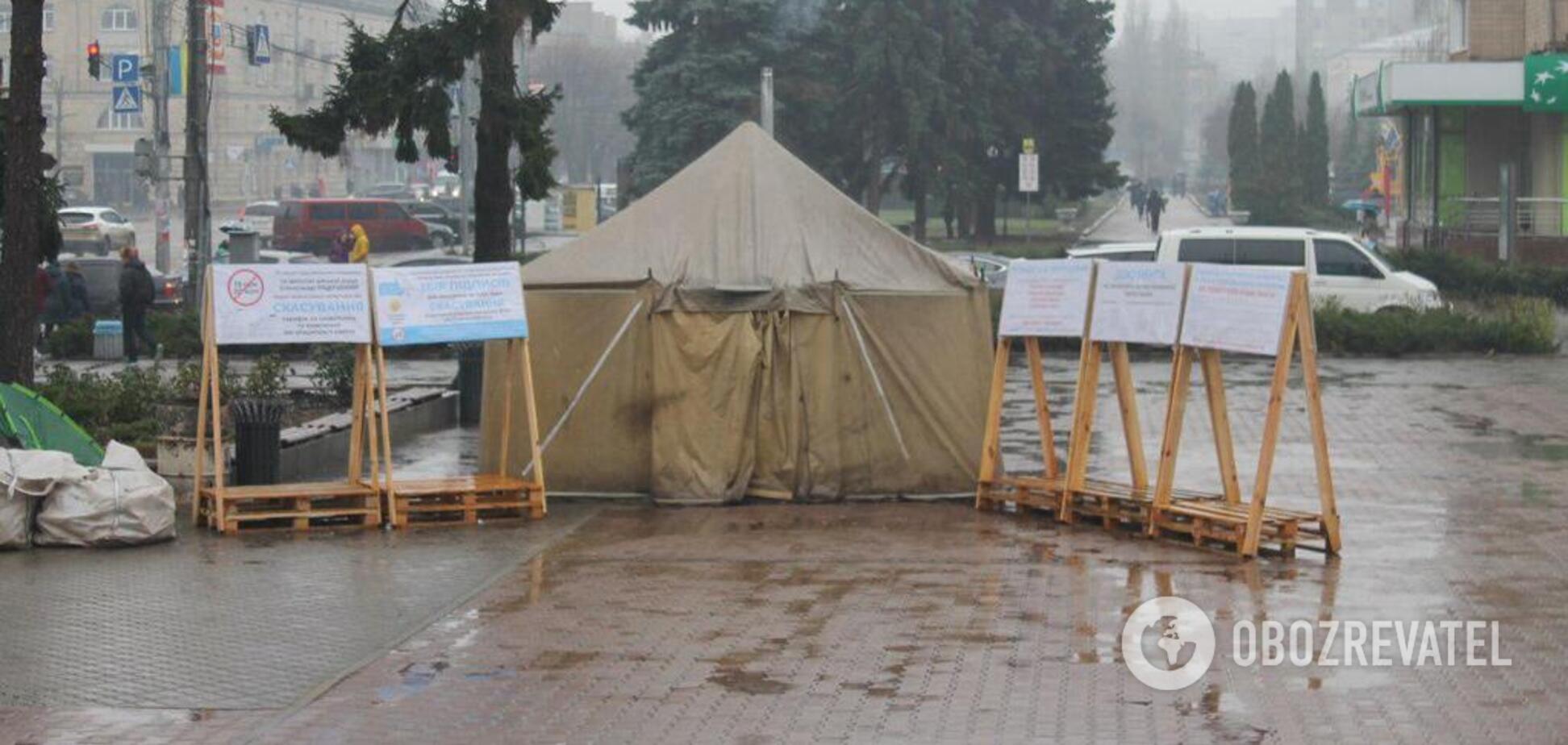 Платят даже младенцы: в Черкассах начался бессрочный 'тарифный майдан'. Фото и видео